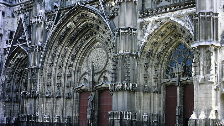 Kathedrale St-Pierre-et-St-Paul, Portal (1989) vor der Restaurierung